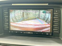 【バックカメラ】駐車時に後方がリアルタイム映像で確認できます。大型商業施設や立体駐車場での駐車時や、夜間のバック時に大活躍！運転スキルに関わらず、今や必須となった装備のひとつです！