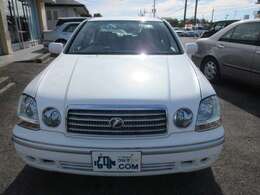 ウォールナットパッケージです。外内装も綺麗で禁煙車ですのでご安心ください。