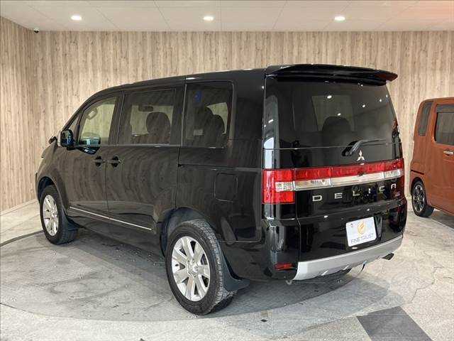 店舗敷地内に駐車スペースもございます。お車でのご来場をお考えの方はご安心ください♪