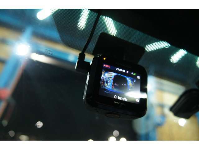 6MT　ナビ　フルセグTV　バックカメラ　ETC　クルーズコントロール　ドライブレコーダー　Bluetooth　DVD再生　Bluetooth　シートヒーター