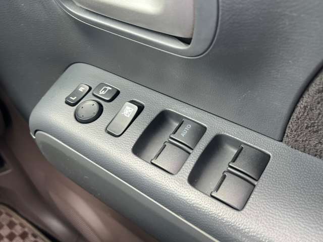 ご納車前のボディガラスコーティングやポリマーコーティングも専門の業者が常駐しておりクオリティの高いコーティングを低価格にてご提供しております♪当店のコーティングは話題のエシュロンガラスコーティング☆