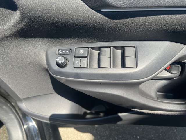 トヨタセーフティセンス☆クルーズコントロール☆コーナーソナー☆純正ディスプレイオーディオナビ☆BLUETOOTH☆バックカメラ☆ETC☆オートライト☆フォグランプ☆サイドエアバッグ☆オートエアコン