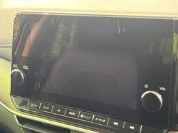 【純正ナビ】人気の純正ナビを装備しております。ナビの使いやすさはもちろん、オーディオ機能も充実！キャンプや旅行はもちろん、通勤や買い物など普段のドライブも楽しくなるはず♪