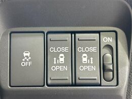 【両側パワースライドドア】スマートキーや運転席のスイッチで後席両側スライドドアの開閉が可能♪電動だから力を入れてドアを開ける必要が無く、小さなお子様でも簡単に開け閉めでき快適です♪