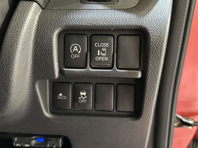 アイドリングストップ機能付いています。片側電動スライドドア装備車です。