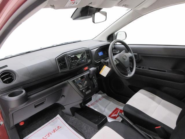ダイハツのお店では、ダイハツ車を知り尽くしたプロフェッショナルが、専用の診断機器を使って各システムを点検しております。