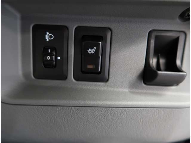 ヘットランプの光軸調整機能が装備されています。