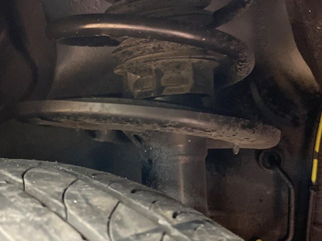 お車を安心してお乗りいただく為には、足回りの定期点検が欠かせません。サービスサポート（有償保証）では無料点検もご提供しており、安心のカーライフをお過ごしいただけるサポート体制が整っています。