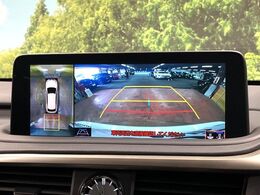 【パノラミックビューモニター】専用のカメラにより、上から見下ろしたような視点で360度クルマの周囲を確認することができます☆死角部分も確認しやすく、狭い場所での切り返しや駐車もスムーズに行えます。