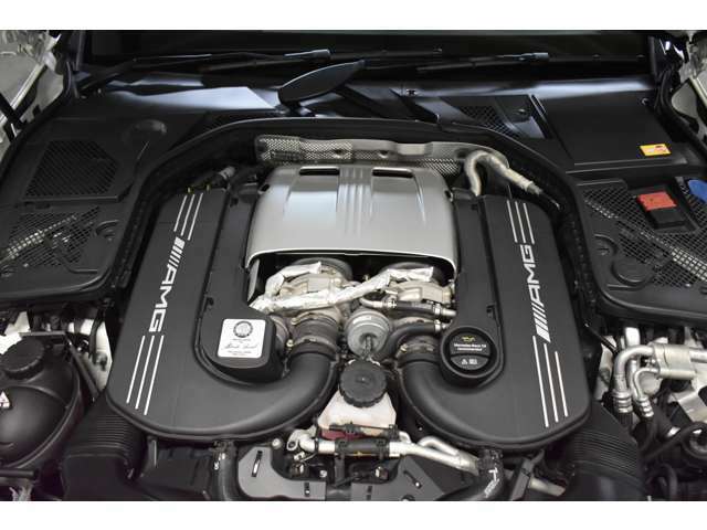 AMG社製　4.0リッター　V8直噴ツインターボエンジン（510ps/71.4kg　カタログスペック）低速からトップエンドまで鋭い加速が体感できます！