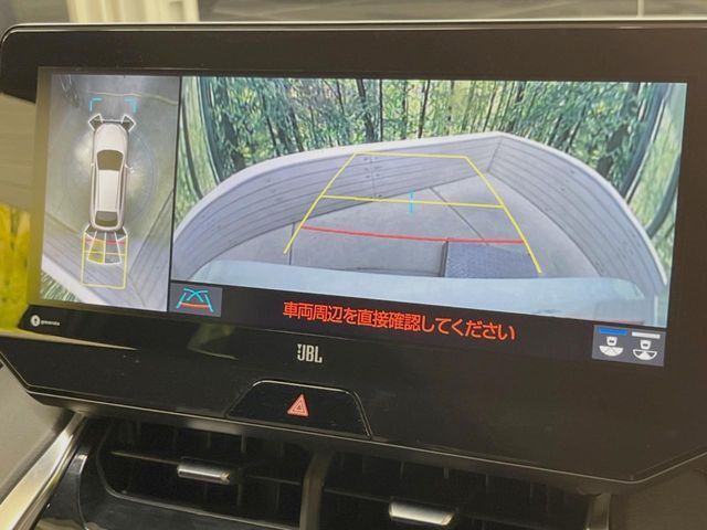 【パノラミックビューモニター】専用のカメラにより、上から見下ろしたような視点で360度クルマの周囲を確認することができます☆死角部分も確認しやすく、狭い場所での切り返しや駐車もスムーズに行えます。