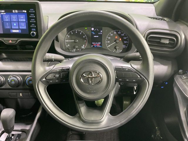 インテリアに合わせたデザインのステアリングは、運転される方のことも考え、運転しやすい形状、大きさです。是非一度、実際に触ってお確かめください。