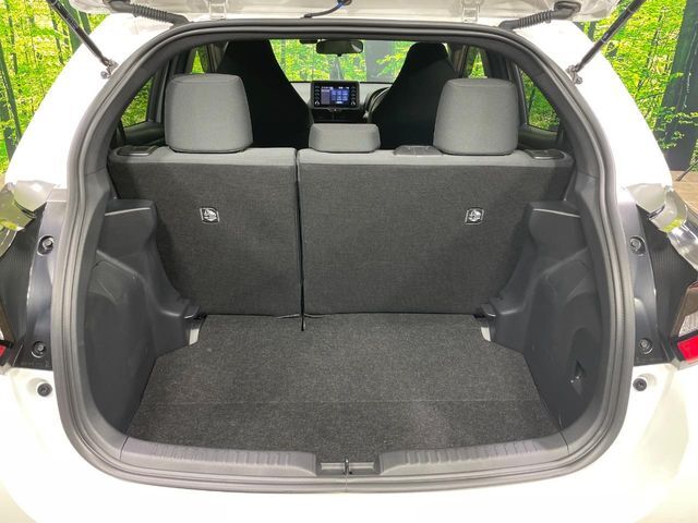 普段のお買い物や通勤、送迎等に十分な荷室スペースを確保しております。セカンドシートを倒すと、大きな荷物の積載も可能です♪