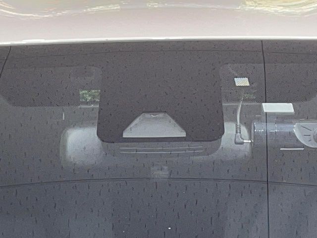 【トヨタセーフティセンス】走行中に前方の車両等を認識し、衝突しそうな時は警報とブレーキで衝突回避と被害軽減をアシスト。より安全にドライブをお楽しみいただけます。