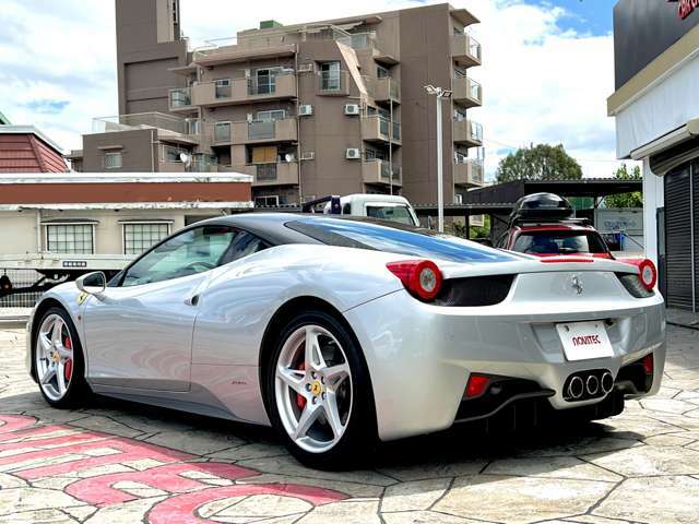 458に搭載される4500ccのV8エンジンは出力578hp/9000rpm、トルク540Nm/6000rpmです。