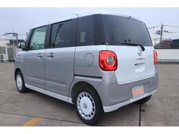 約10台の中古車を展示しております。4名のスタッフが元気良くお出迎えいたします。お気軽にご来店ください♪