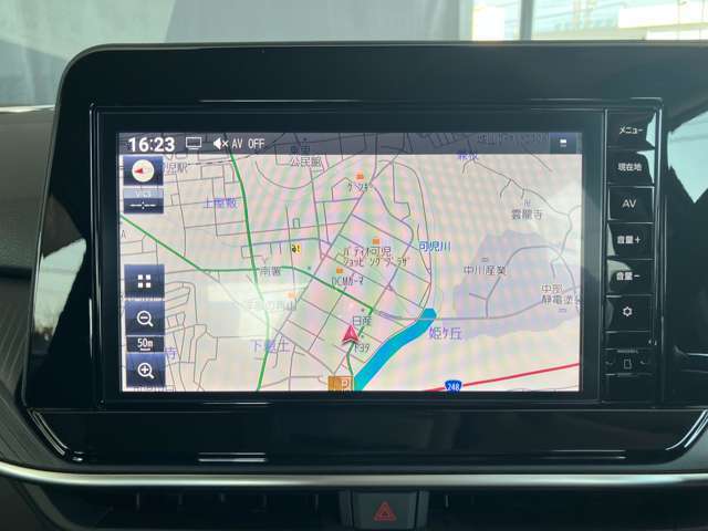 日産純正9インチメモリーナビ（MM223D-L）装備。スマートフォンによる部分地図更新、Bluetooth接続での音楽視聴、快適な画面操作と高音質なオーディオ再生。無料地図更新付きです。