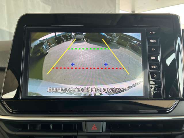 バックモニターで車庫入れや縦列駐車もらくらく、夜間でもはっきり見える高感度カラーカメラで車幅、距離表示機能付きです。