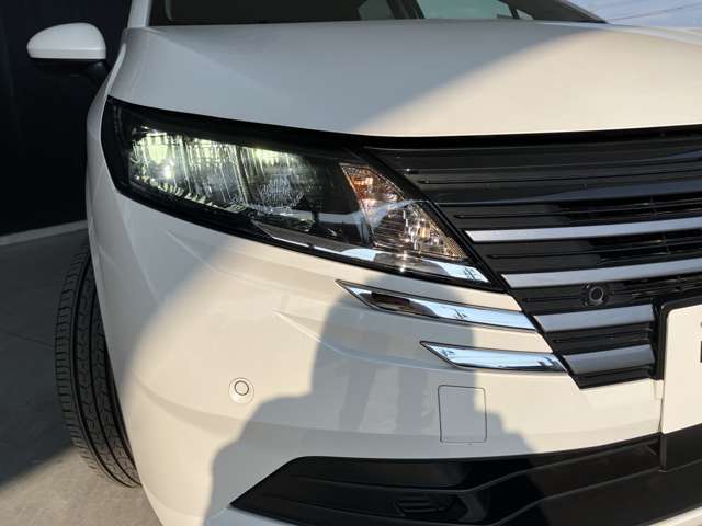 LEDヘッドライトは省電力ですが、純白光で驚くほど明るく夜道を照らしてくれます。