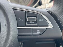 【アダプティブクルーズコントロール】高速道路での長距離走行が楽に！！自動で速度を保つクルーズコントロールが、衝突軽減システムと連携し、前方の車両を感知して車間を保つように速度調節してくれます！！