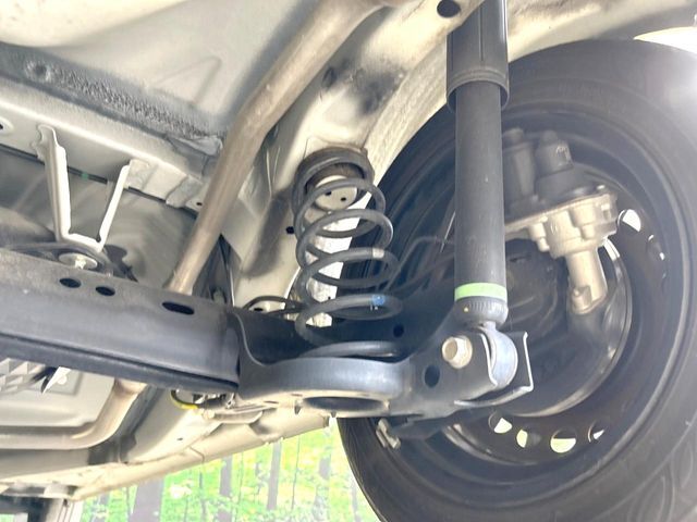 お車を安心してお乗りいただく為には、足回りの定期点検が欠かせません。サービスサポート（有償保証）では無料点検もご提供しており、安心のカーライフをお過ごしいただけるサポート体制が整っています。