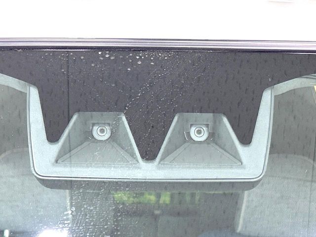 【スマートアシスト】走行中に前方の車両等を認識し、衝突しそうな時は警報とブレーキで衝突回避と被害軽減をアシスト。より安全にドライブをお楽しみいただけます。