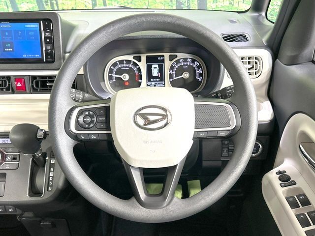 【ステアリングスイッチ】運転中、前方から目線をそらすことなく、オーディオ等の操作が可能な便利機能！安心＆快適なドライブを演出してくれます♪