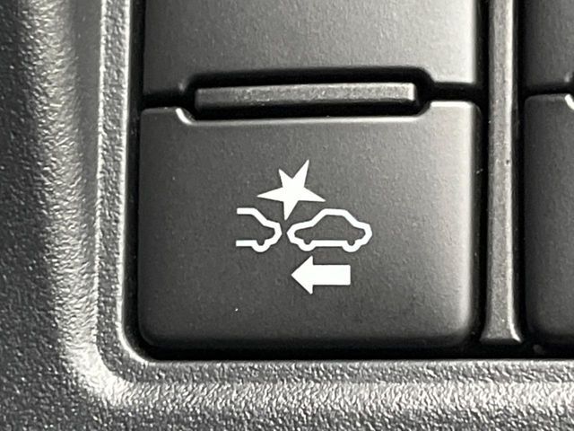 【トヨタセーフティセンス】走行中に前方の車両等を認識し、衝突しそうな時は警報とブレーキで衝突回避と被害軽減をアシスト。より安全にドライブをお楽しみいただけます。