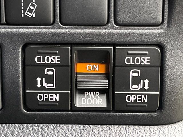 【両側パワースライドドア】スマートキーや運転席のスイッチで後席両側スライドドアの開閉が可能♪電動だから力を入れてドアを開ける必要が無く、小さなお子様でも簡単に開け閉めでき快適です♪