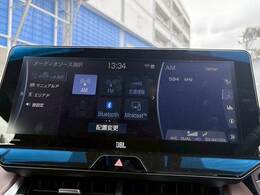 【純正ディスプレイオーディオ】FM・AMラジオやブルートゥース接続など多彩な機能を併せ持っており、インパネ周りがすっきりしてますね！追加オプションでナビ機能やフルセグTV、DVD再生なども可能です。