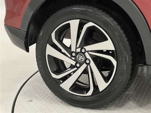 タイヤサイズは195/60R17！純正アルミホイール！納車前の点検時にタイヤ交換させていただきます！