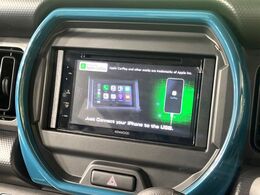 【ディスプレイオーディオ】お手持ちのスマートフォンとの連携で、ナビや音楽再生など各種アプリを使用可能。スマホに近い感覚でお使いいただけます♪