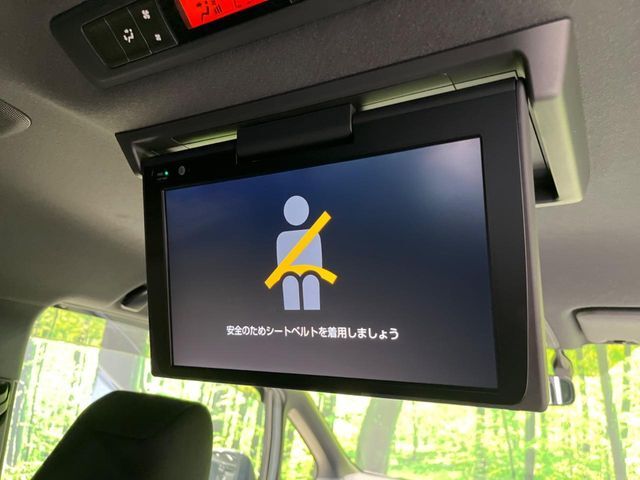 【フリップダウンモニター】大画面モニターで後席でもエンタメをお楽しみいただけます。小さなお子様にも大人気の装備です♪