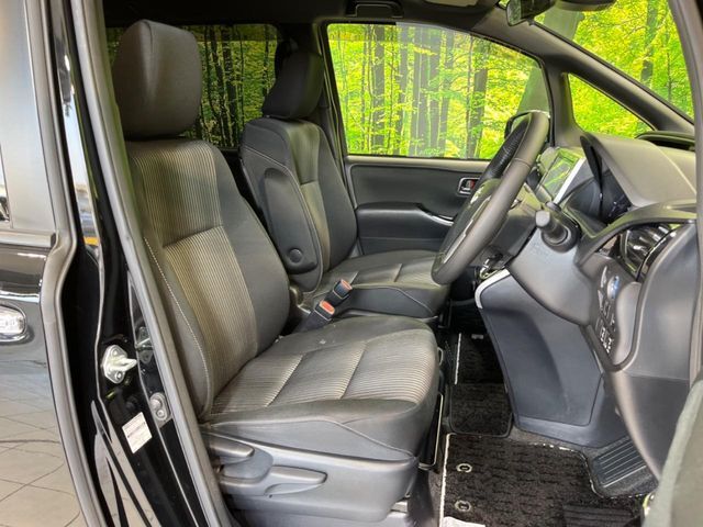 運転席シート廻りは使用感も少なく、良好な状態となっています。丁寧に使われていたことがよくわかりますね。