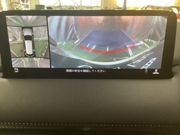狭い場所での駐車やすれ違いなどでより的確な運転操作に役立つ360°ビューモニターが装備されています。