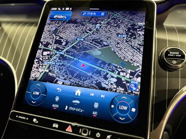 【360℃カメラシステム】自車を上方から見下ろしているかのような仮想映像がディスプレイに映しだされます。全周囲の画像が映し出されるので、細い道への進入時や、狭い場所での駐車時に役立ちます☆