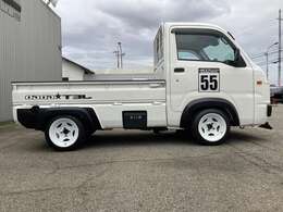 中古車は1にも2にもまず仕入れが命です。車にはそれぞれウィークポイントがあります。そのウィークポイントしっかり見極め、丁寧に目利きして仕入れております！