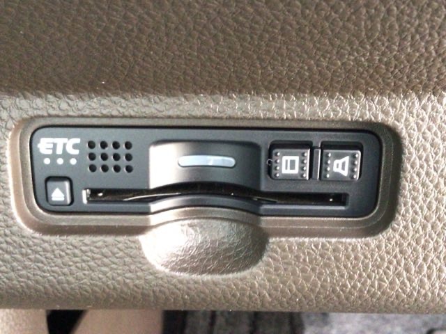 【ETC車載器】もはや必須アイテムのETCを搭載！高速道路のご利用時にとても便利！わずらわしい料金所での現金支払いが不要となりスムーズに通過できます♪