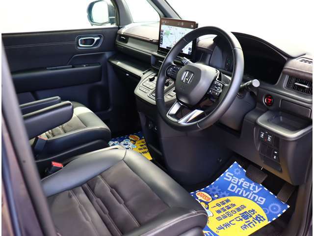 自社整備工場から板金工場、保険やローン等お車に関してはフルサポート！楽しいカーライフのお手伝いをぜひお任せください！自社板金工場・に加え、運輸支局認証工場にて、しっかり点検整備させて頂いております。