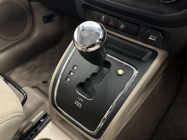 国産から輸入車まで当社提携工場にてしっかりと整備をしてご納車してます。