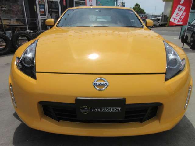 Z34モデルとなり、ヘッドライト＆フロントバンパーがよりスポーティなスタイリングとなりました♪
