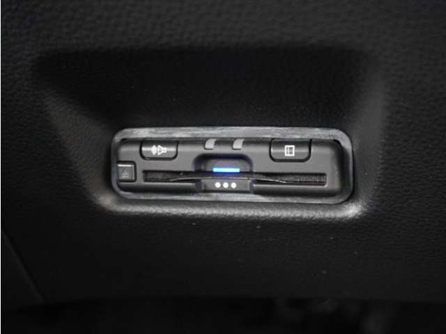 今や必需品の◆ETC車載器　装備車◆　有料道路を利用する際にスムースに通過でき、わずらわしい料金支払いから開放されます！