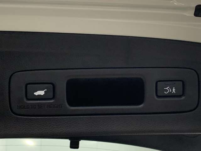 パワーテールゲートでワンタッチでの操作が可能です