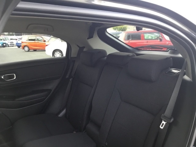 分割可倒式リヤシートです。さまざまなシーンにあわせてシートアレンジが可能です。