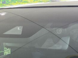 【トヨタセーフティセンス】走行中に前方の車両等を認識し、衝突しそうな時は警報とブレーキで衝突回避と被害軽減をアシスト。より安全にドライブをお楽しみいただけます。