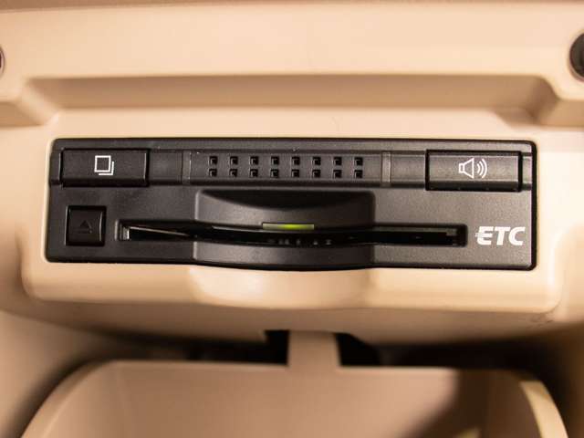 今では必需品のETCも勿論装備しております！高速道路の料金所も楽々通過できます！ETCなら高速料金に休日割引きが適用されます！お得にお出かけ出来ますね！