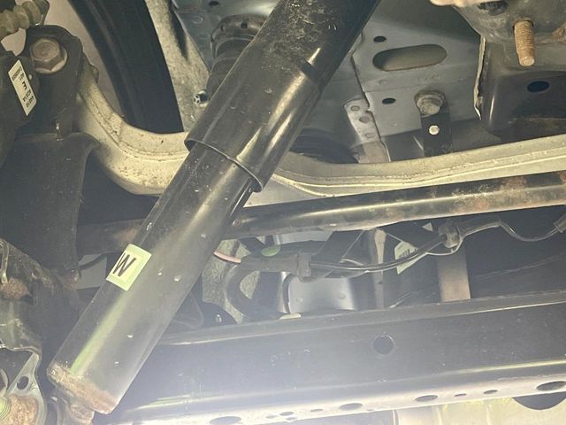 お車を安心してお乗りいただく為には、足回りの定期点検が欠かせません。サービスサポート（有償保証）では無料点検もご提供しており、安心のカーライフをお過ごしいただけるサポート体制が整っています。