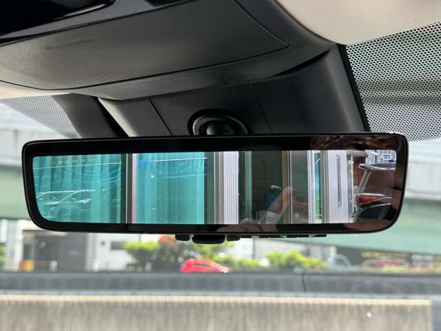 メーカーオプションのデジタルインナーミラーもそなえております☆彡