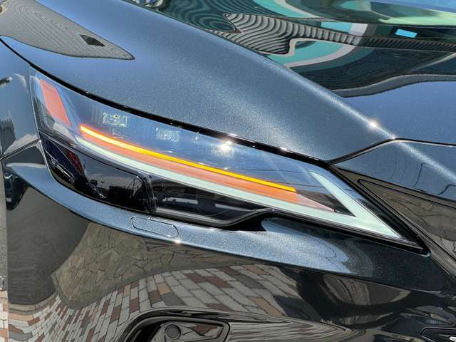 三眼フルLEDヘッドランプを採用されており、黒を基調としたデザインの中に、L字型デイタイムランニングライトが際立ちます☆また、コーナリング時も安全に走行していただけるように、サポート可能です☆