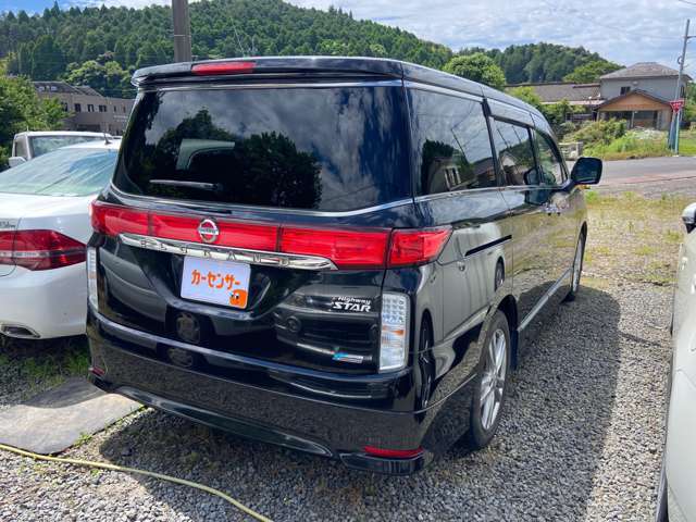 整備工場・リフト完備！　納車前にしっかりと整備・点検を致しますので安心です！ご購入後のメンテナンスもお任せください。